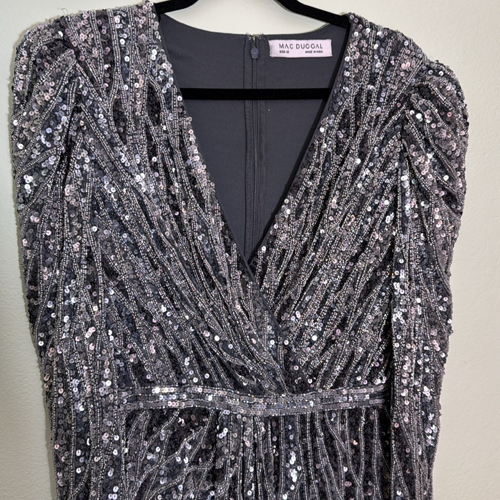 MAC DUGGAL sz 12 silver
Long Sleeve V Neck Beaded Cocktail Dress - Picture 4 of 15